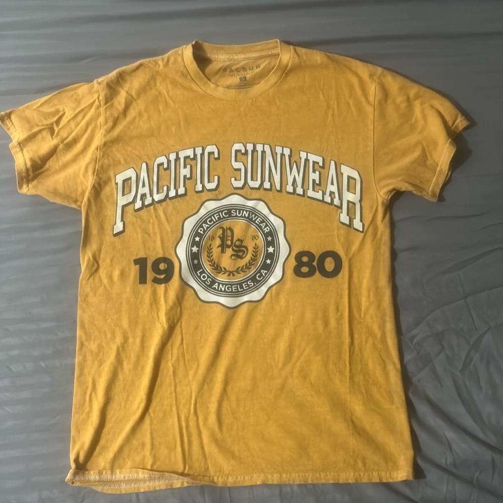 Pacsun tee college style Size adult small